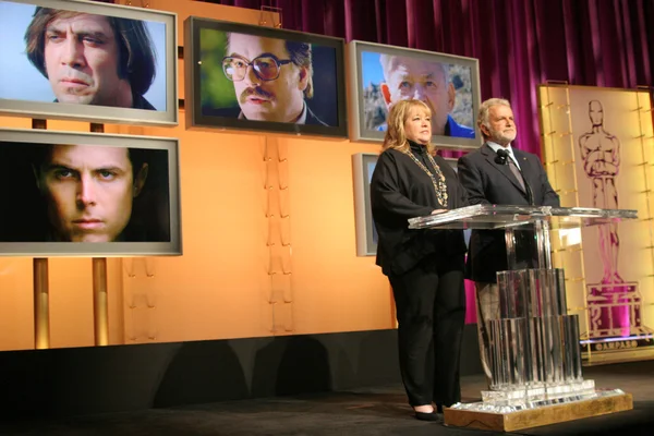 Kathy bates i sidney ganis 80 Akademii roczne nagrody nominację announcment. Samuel goldwyn theater, Akademia ruchu zdjęcia sztuki i nauki, beverly hills, ca. 01-22-08 — Zdjęcie stockowe