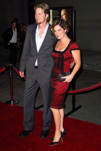 Marcia gay harden und thaddaeus scheel — Stockfoto