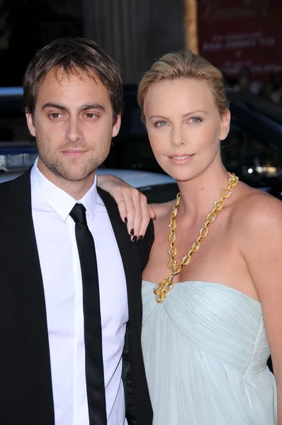 Stuart Townsend and Charlize Theron — Stock Photo, Image