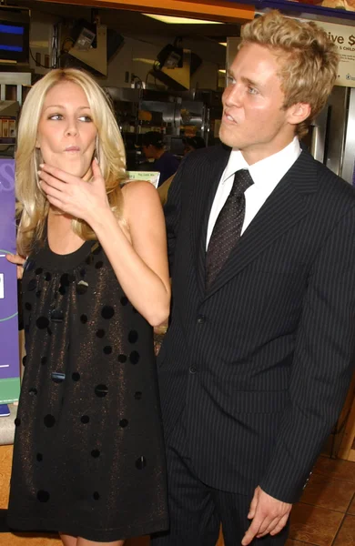 Heidi Montag e Spencer Pratt na apresentação "Realith Check" da Taco Bell para ajudar a fome global, Taco Bell, Los Angeles, CA 10-16-07 — Fotografia de Stock