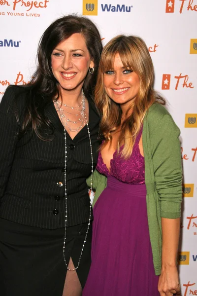 Joely Fisher and Carmen Electra at The Trevor Project's 10th Annual Cracked Christma Benefit Fundraiser. The Wiltern, Los Angeles, CA. 12-02-07 — Stock Photo, Image