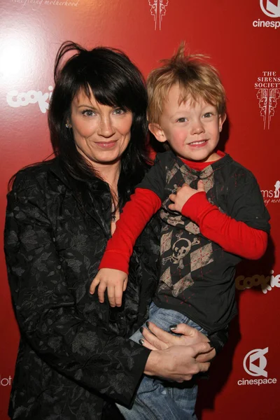 Meredith Brooks and son Troy at the Hot Moms Club Still Thankful Still Giving Charity Event. Cinespace, Hollywood, CA. 11-29-07 — Zdjęcie stockowe