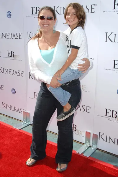 Camryn manheim och son milo på kinerase hudvård firandet på piren värd courteney cox till förmån för stiftelsen ev medicinsk forskning. Santa monica pier, santa monica, ca. 09-29-07 — Stockfoto