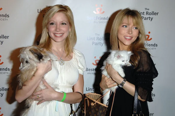 Courtney Peldon and Ashley Peldon at The14th Annual Lint Roller Party hosted by The Best Friends Animal Society. The Jim Henson Company Lot, Hollywood, CA. 11-10-07 — стокове фото