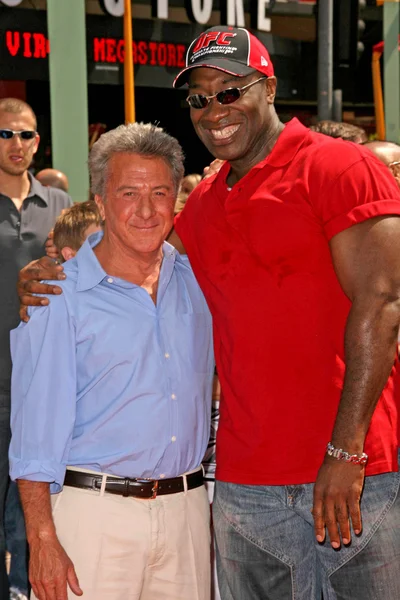 Dustin Hoffman and Michael Clarke Duncan at the Los Angeles Premiere of "Kung Fu Panda". Grauman's Chinese Theatre, Hollywood, CA. 06-01-08 — Stock Photo, Image