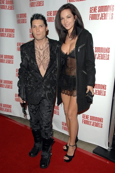 Corey Feldman y Susie Feldman en el asado de Gene Simmons organizado por Jeffrey Ross. Key Club, West Hollywood, CA. 11-27-07 — Foto de Stock