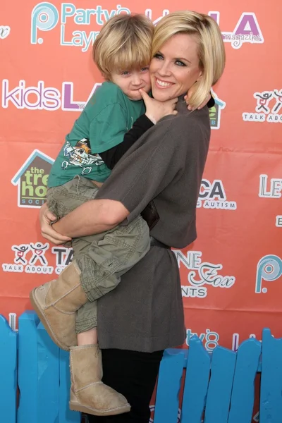 Jenny McCarthy and son Evan at the launch party for KidsLA Magazine. The Treehouse Social Club, Los Angeles, CA. 12-09-07 — Stock Photo, Image