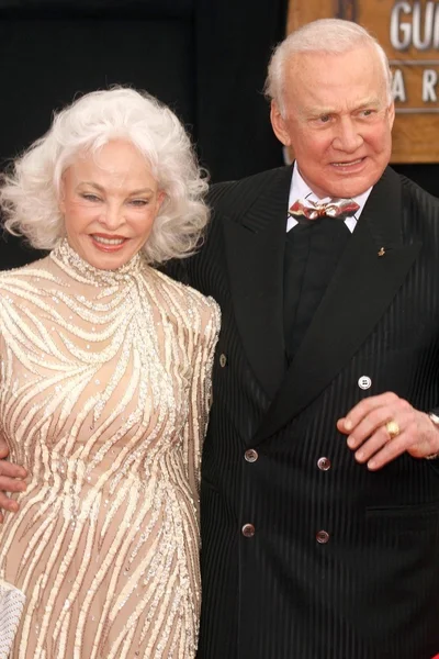 Buzz aldrin och hustru lois — Stockfoto