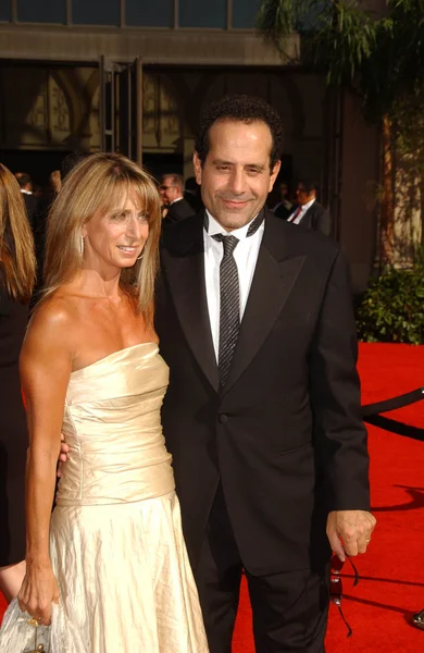 Tony Shalhoub e ospite — Foto Stock