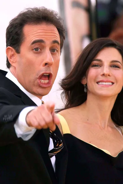 Jerry Seinfeld och Jessica Seinfeld på Los Angeles premiären av "Bee Movie". Mann Village Theatre, Westwood, ca. 10-28-07 — Stockfoto