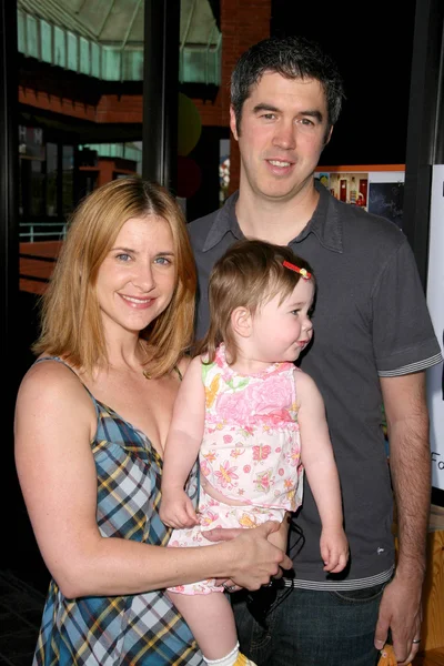 Kellie martin s manželem keith křesťanských a dcera maggie v březnu krejcarů oslava dětí, čtyři seasons hotel, los angeles, ca. 11-07-09 — Stock fotografie