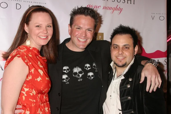 Kate williamson mit ron lester und eddie brik auf der lukas rossi album release party. hadaka sushi, west hollywood, ca. 08-03-08 — Stockfoto