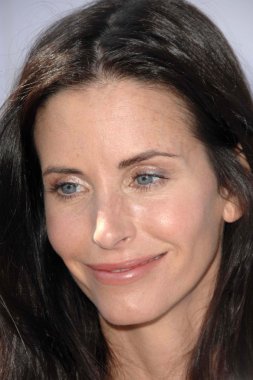 Courteney Cox at the Kinerase Skincare Celebration On The Pier hosted by Courteney Cox to benefit the EV Medical Research Foundation. Santa Monica Pier, Santa Monica, CA. 09-29-07
