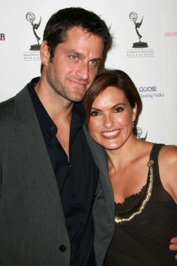 Peter Hermann ve Mariska Hargitay 59 Yıllık Emmy Ödülleri adayı resepsiyon. Pasifik Tasarım Merkezi, Los Angeles, Ca. 09 / 14 / 07