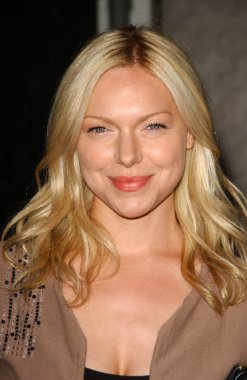 Laura prepon