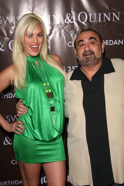 Cindy Iglesias ve Ken Davitian