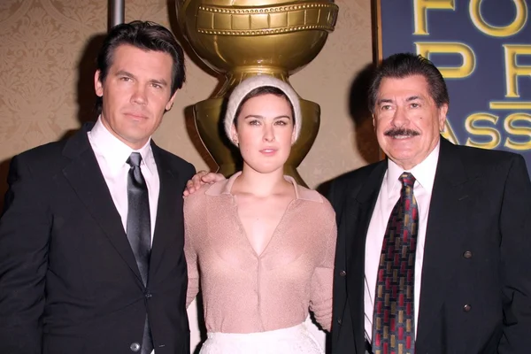 Josh Brolin with Rumer Willis and Jorge Camara at the press conference to announce that the 2008 Miss Golden Globe is Rumer Willis. The Beverly Hilton Hotel, Beverly Hills, CA. 11-14-07 — Stockfoto
