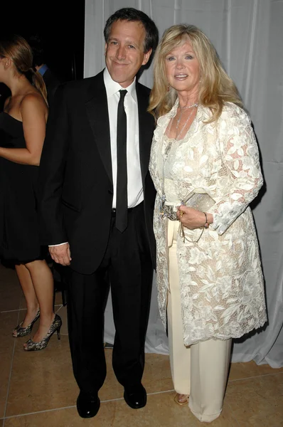 Peter Golub and Connie Stevens — Stockfoto