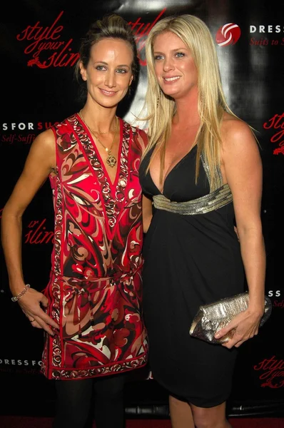 Lady Victoria Hervey und Racheljäger bei der schlanken "style your slim" Party, die von Racheljäger veranstaltet wird. Boulevard 3, Hollywood, ca. 08-01-01 — Stockfoto