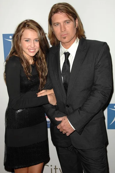 Miley Cyrus and Billy Ray Cyrus at the 2007 Spirit Of Life Awards Dinner hosted by Hilary Duff. Pacific Design Center, West Hollywood, CA. 09-27-07 — Stock Photo, Image