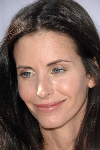 Courteney Cox at the Kinerase Skincare Celebration On The Pier hosted by Courteney Cox to benefit the EV Medical Research Foundation. Santa Monica Pier, Santa Monica, CA. 09-29-07 — Stock Photo, Image