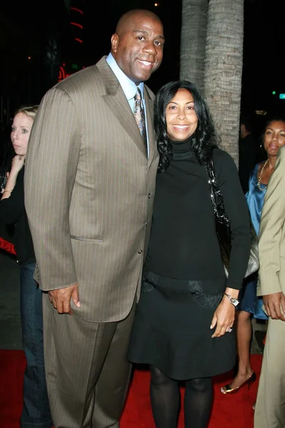 Magic Johnson ve Cookie Johnson "Why Did Get Married?" filminin galasında. Arclight Tiyatrosu, Hollywood, Ca. 10-04-07 — Stok fotoğraf