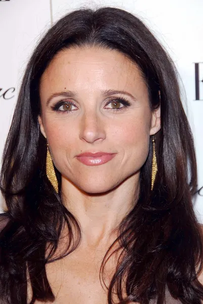 Julia Louis-Dreyfus en la 14ª Fiesta Anual de Mujeres en Hollywood de la revista ELLE. Hotel Four Seasons, Beverly Hills, CA. 10-15-07 — Foto de Stock