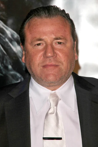 Ray Winstone at the Los Angeles Premiere of "Beowulf". Westwood Village Theater, Westwood, CA. 11-05-07 — Stock Photo, Image