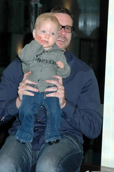 Dean McDermott and his son Liam — Stock Photo, Image