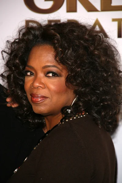 Oprah Winfrey på Los Angeles premiären av "The Great Debaters". ArcLight Cinerama Dome, Hollywood, ca. 12-11-07 — Stockfoto