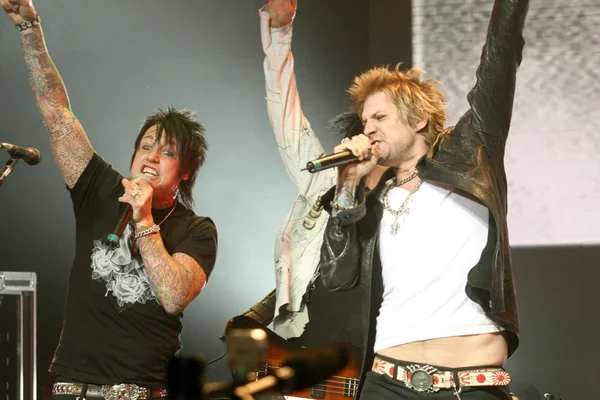 Coby com Nikki Sixx e Josh Todd — Fotografia de Stock