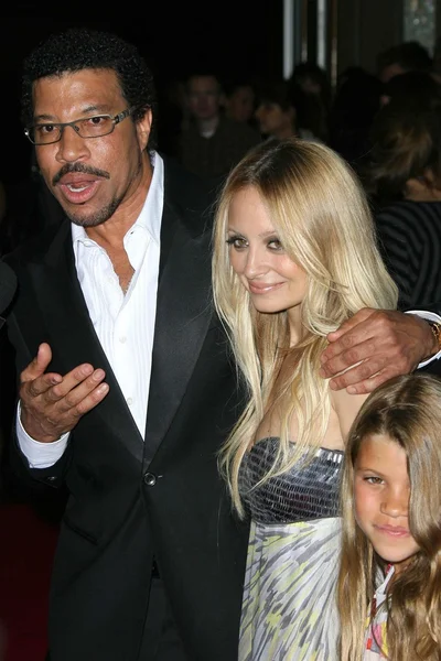 Lionel Richie with his daughters Nicole Richie and Sophia Richie — Stock Photo, Image
