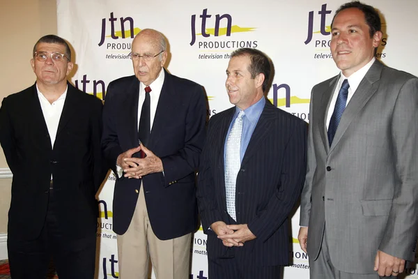 David Mamet and Carl Reiner with Jay Sanderson and Jon Favreau — Stockfoto