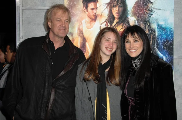 John Tesh y Connie Sellecca con su hija Prima — Foto de Stock