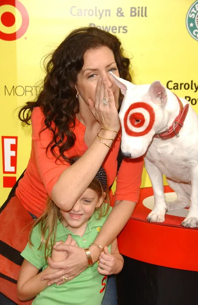 Joely Fisher and daughter Skyler at P.S. Arts 10th Annual "Express Yourself" Benefit. Barker Hanger, Santa Monica, CA. 11-04-07 — Stock Photo, Image