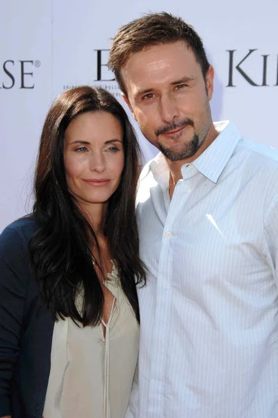 Courteney cox und david arquette bei der Kinerase-Hautpflegefeier auf der Seebrücke, die courteney cox zugunsten der ev medical research foundation ausrichtete. santa monica pier, santa monica, ca. 29.09.07 — Stockfoto