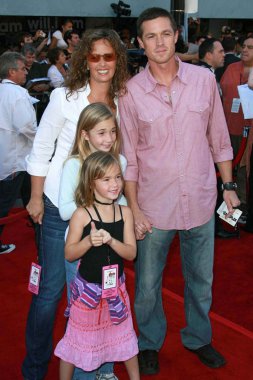 Eric Close ve ailesi 