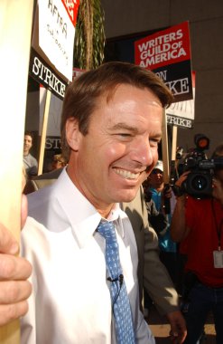 John edwards, Amerika grev çizgisini nbc studios önünde Yazarlar Birliği. Burbank, ca. 11-16-07