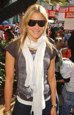 Brittany daniel Amerika grev çizgisini paramount studios önünde Yazarlar Birliği adlı. Hollywood, ca. 12-12-07