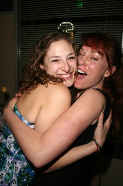 Taryn wolfe ve jenny mcshane