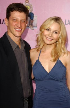 Joshua Feinman ve Elle Travis 