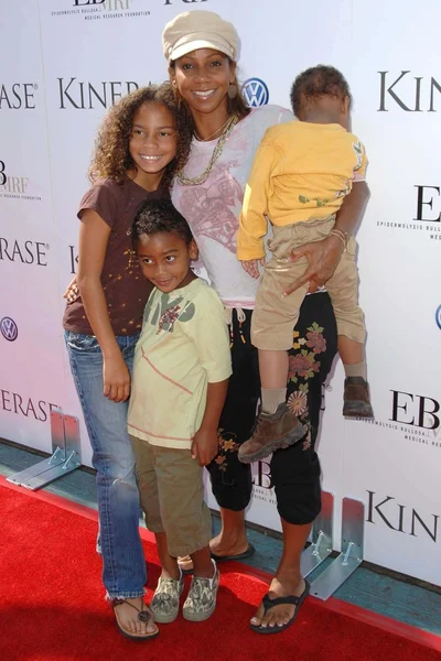 Stechpalme Robinsonpinkeln und Familie bei der Kinerase-Hautpflegefeier auf der Seebrücke, die von courteney cox zugunsten der ev medical research foundation ausgerichtet wurde. santa monica pier, santa monica, ca. 29.09.07 — Stockfoto