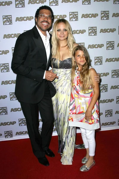 Lionel Richie mit seinen Töchtern nicole richie und sophia richie — Stockfoto