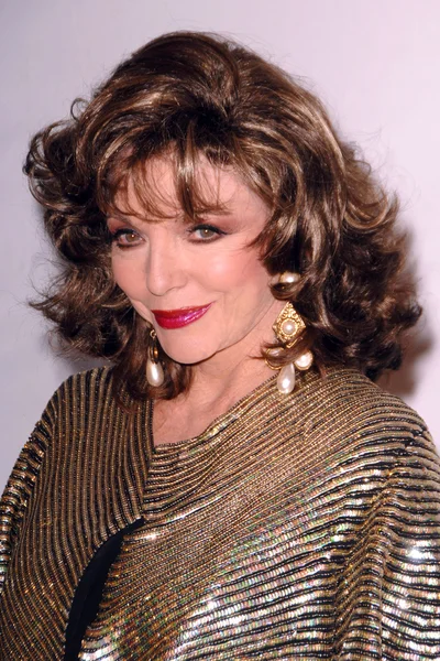 Joan collins op de 2007 world magische awards voor voeden de kinderen. Barker hangar, santa monica, ca. 10-13-07 — Stockfoto