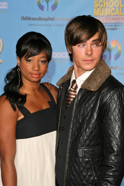 Monique Coleman y Zac Efron — Foto de Stock