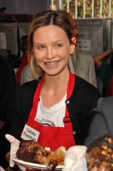 Calista flockhart v los angeles mise díkůvzdání večeře pro bezdomovce. l.a. mise, los angeles, ca. 10-21-07 — Stock fotografie