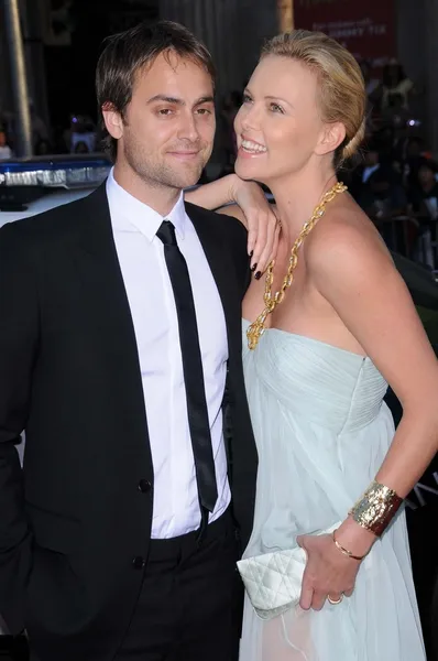 Stuart townsend ve charlize theron — Stok fotoğraf