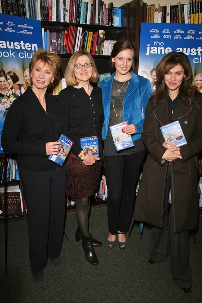 Kathy baker και robin swicord με Μάγκι χάρη και η amy brenneman στο η jane austen βιβλίο υπογραφή dvd club, barnes και ευγενής το άλσος, Λος Άντζελες, ca. 02-05-08 — Φωτογραφία Αρχείου