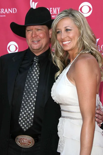 Tracy Lawrence and guest — Stock Photo, Image