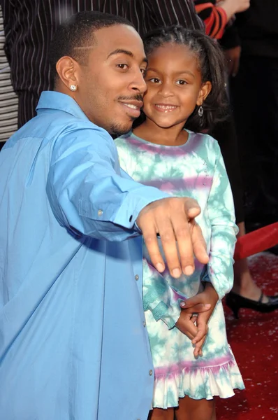 Крис Лудакрис Бриджес и дочь Карма — стоковое фото
